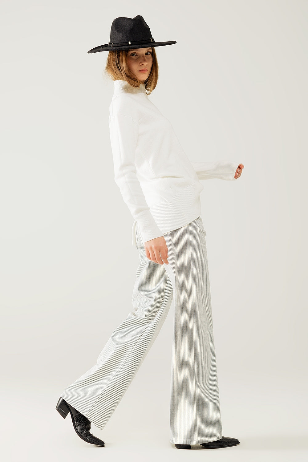 Losse witte trui met open rugdetail