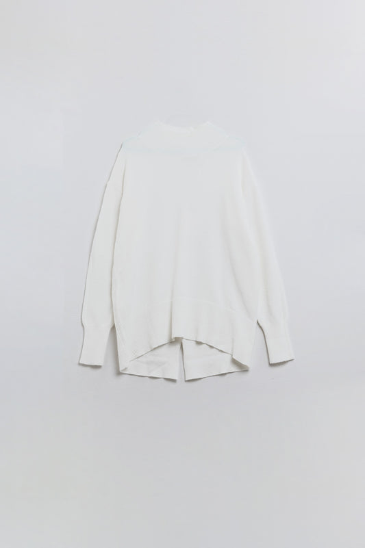 Q2 Loose white sweater with open back detail