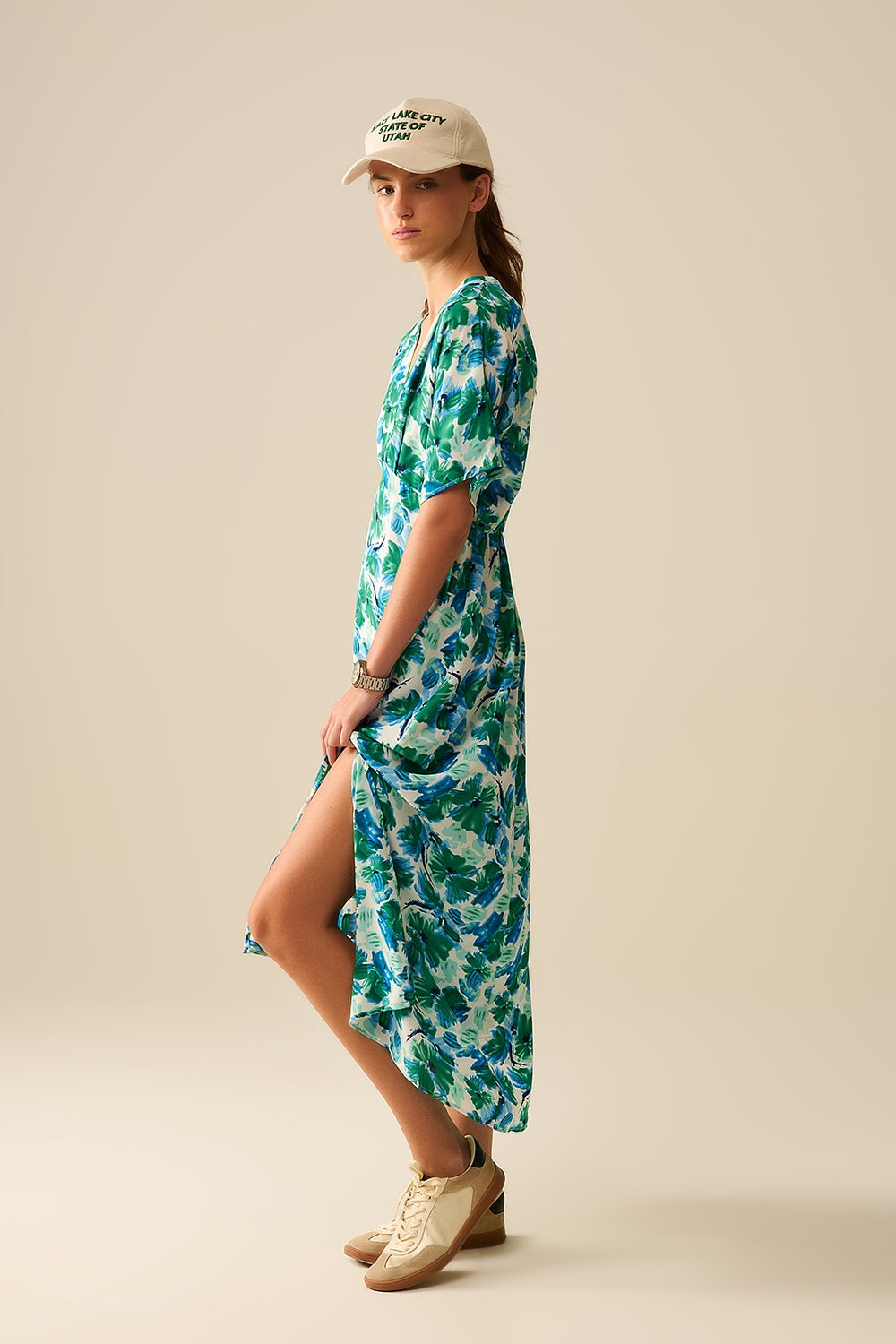 Maxi floral print dress in satin fabric with dropped sleeves