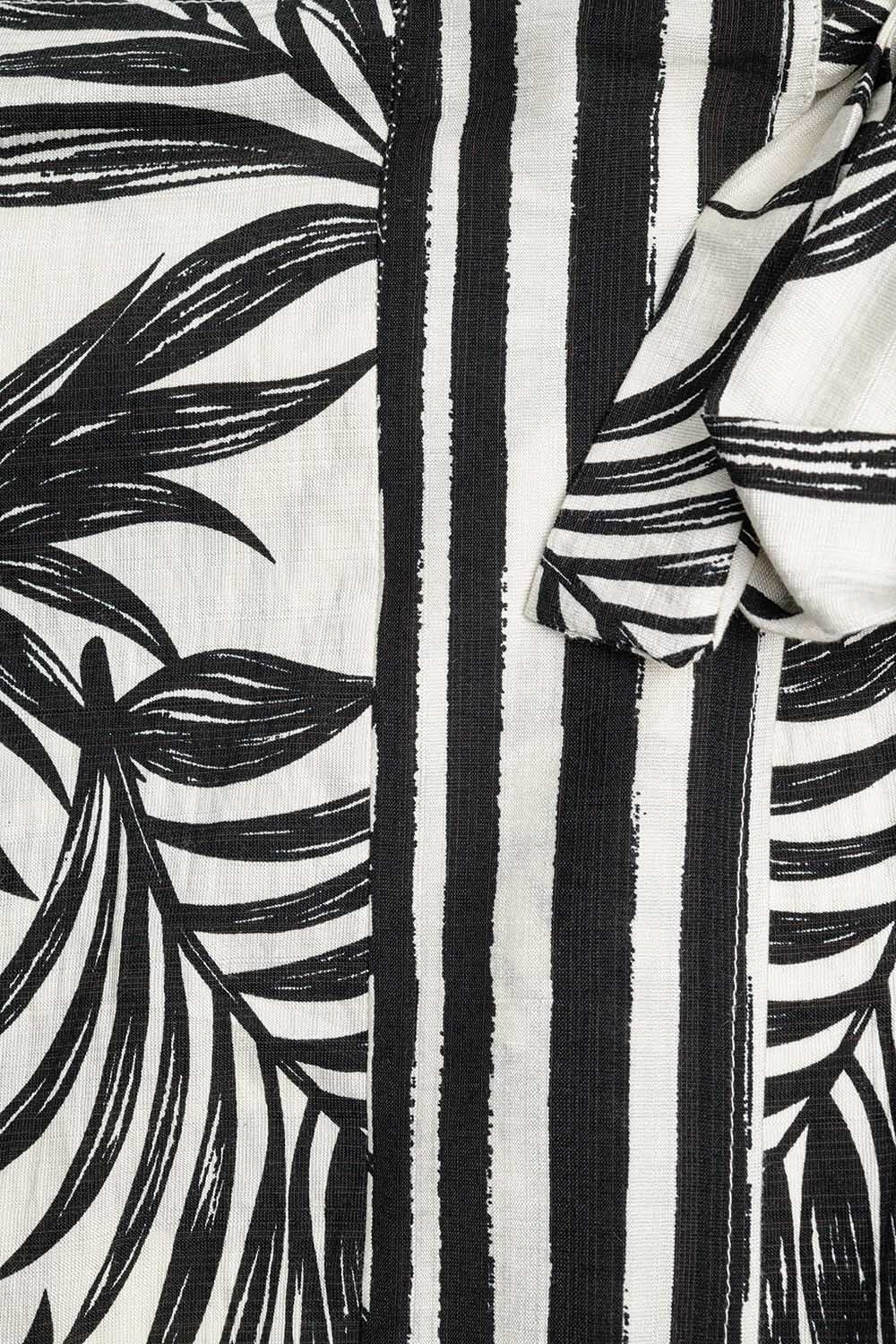 Midi skirt in light fabric with tropical motifs in Black and white