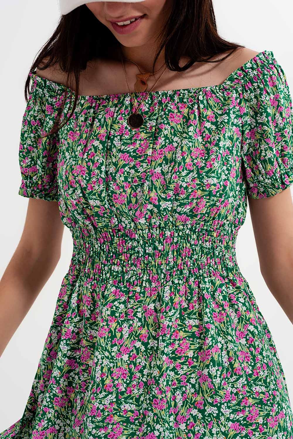 Mini-jurk met gerimpeld detail in groene, fijne bloemenprint
