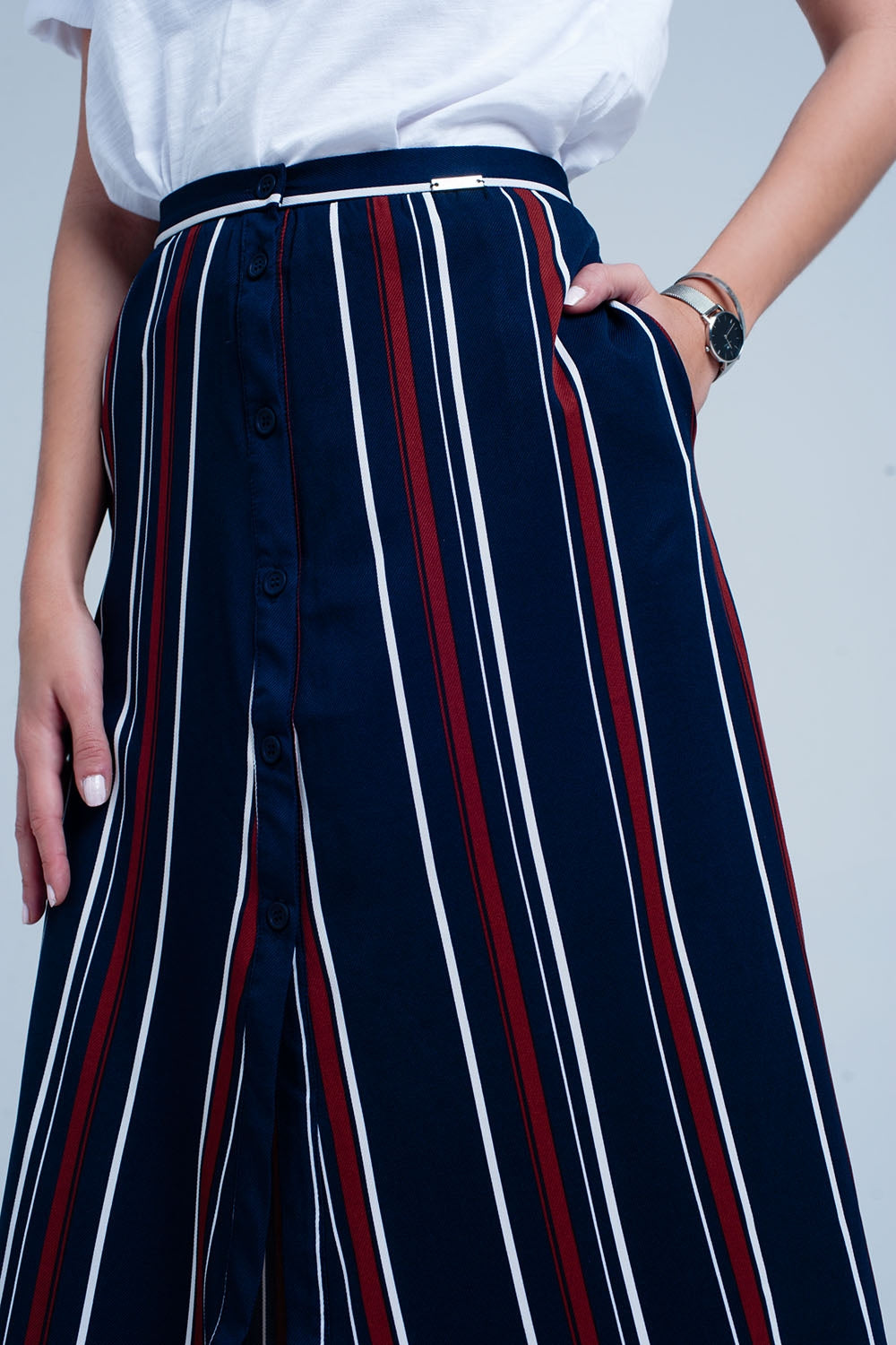Saia midi às riscas azul marinho