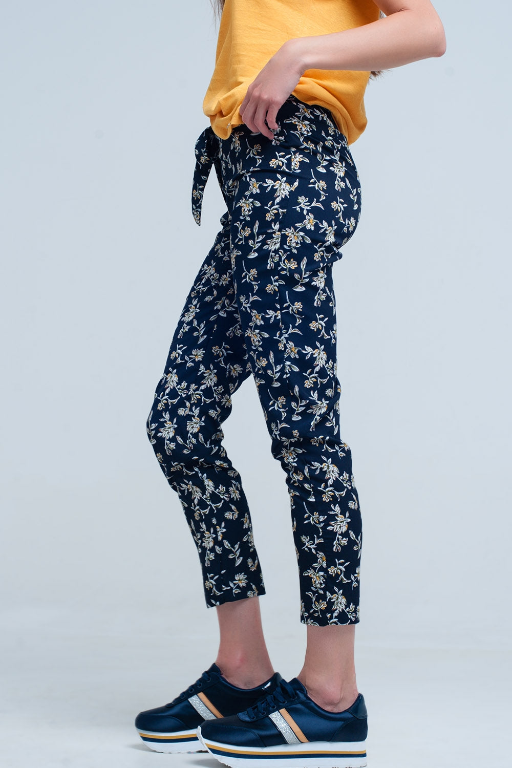 Marineblauwe bloemenbroek met riem