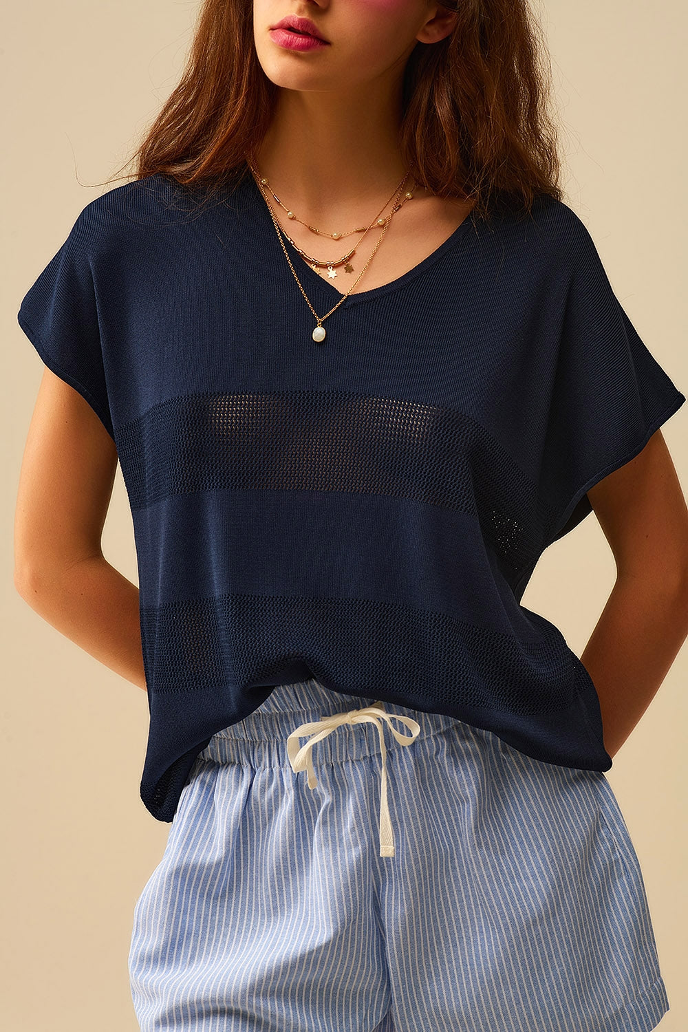 Marineblauwe gestreepte textuur gebreide trui