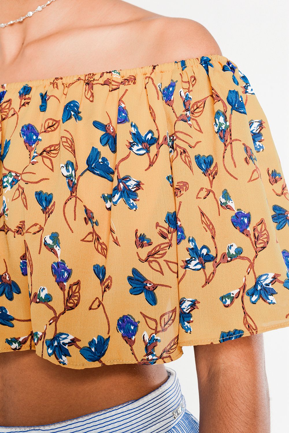Top curto floral ombro a ombro mostarda