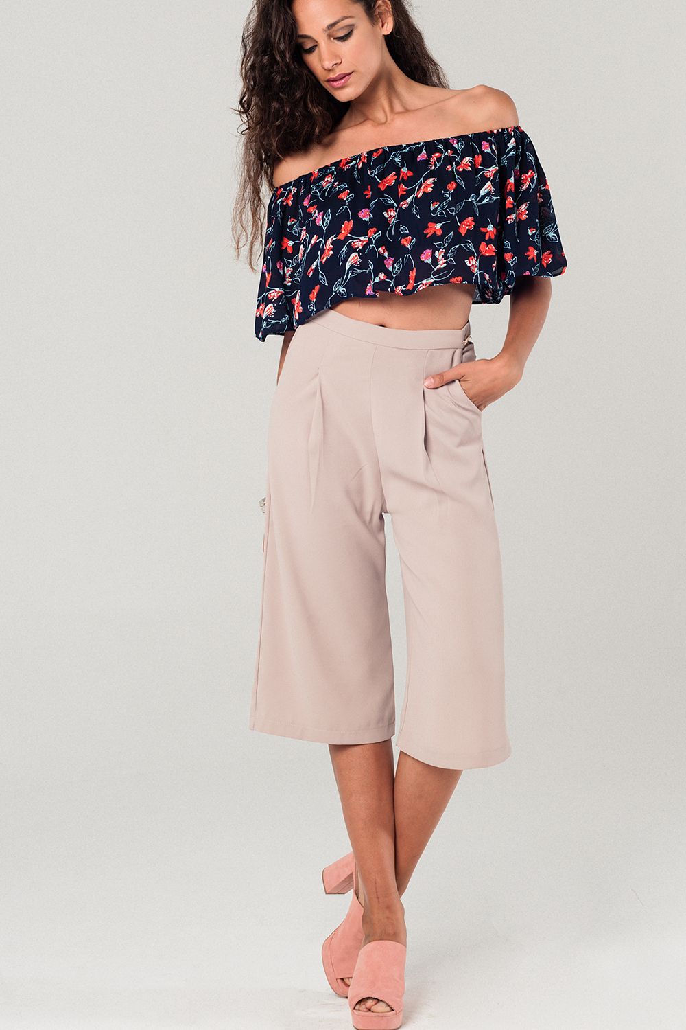 Top curto floral ombro a ombro azul marinho