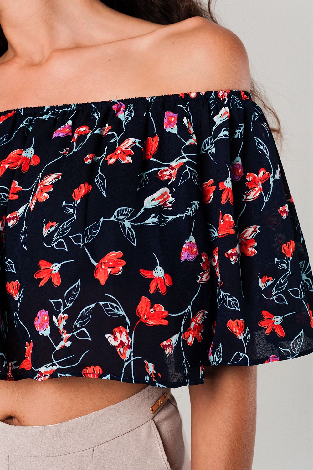 Top curto floral ombro a ombro azul marinho