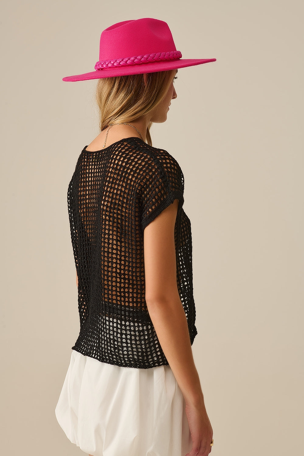 Open gebreide gehaakte top met verlaagde mouwen in zwart