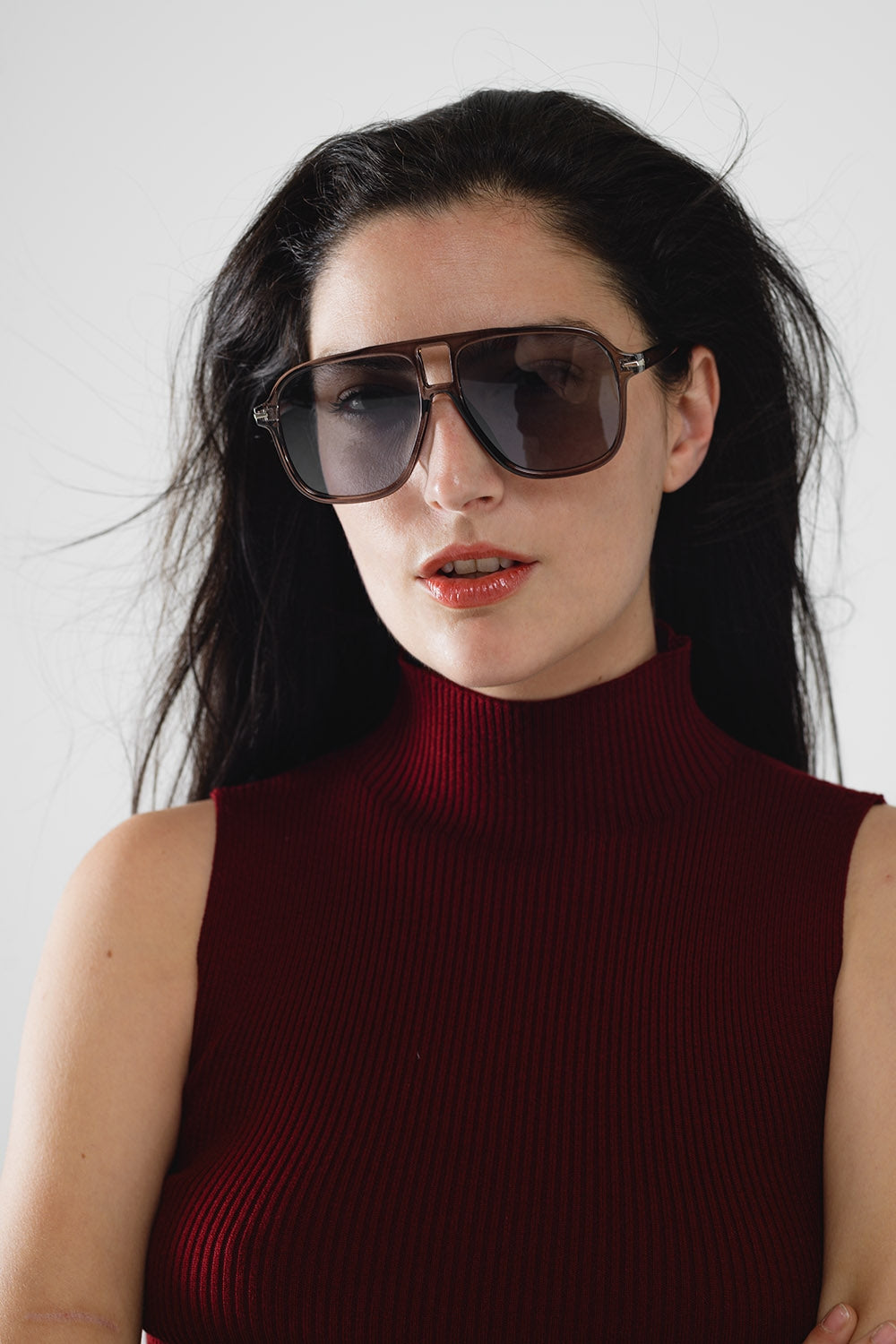 Ovale pilotenbril met rookgrijze lens in grijs