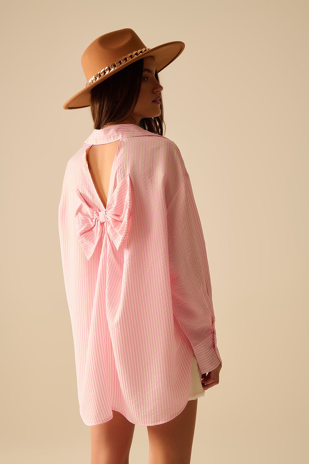 Q2 oversized baby pink shirt with bow in the back