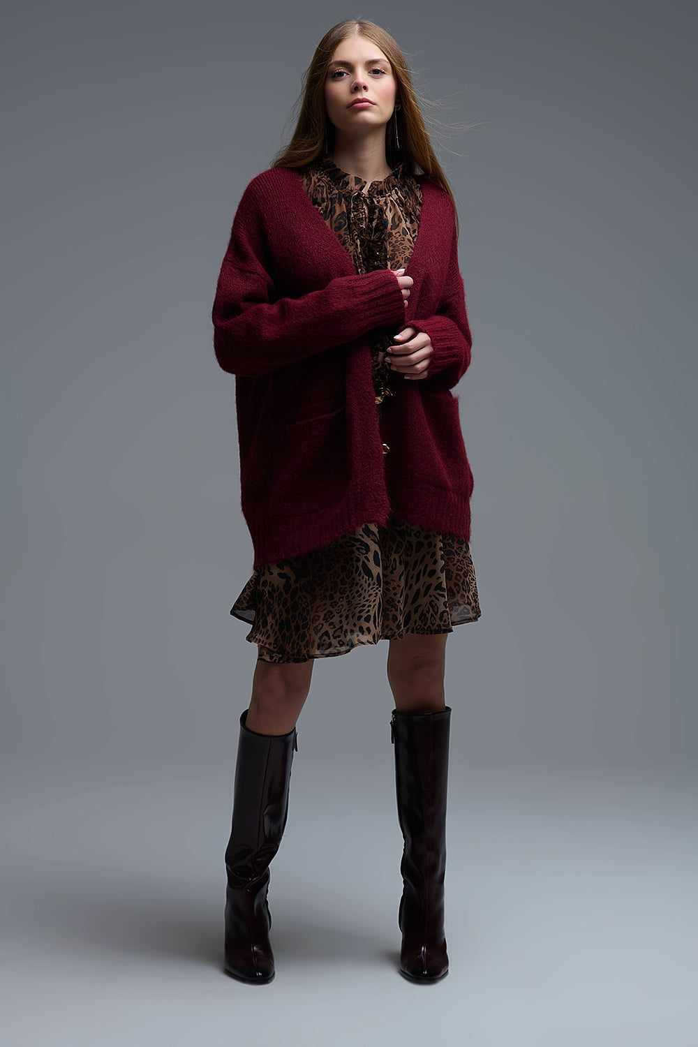 Oversized Cardigan in burgundy with gold buttons and pockets