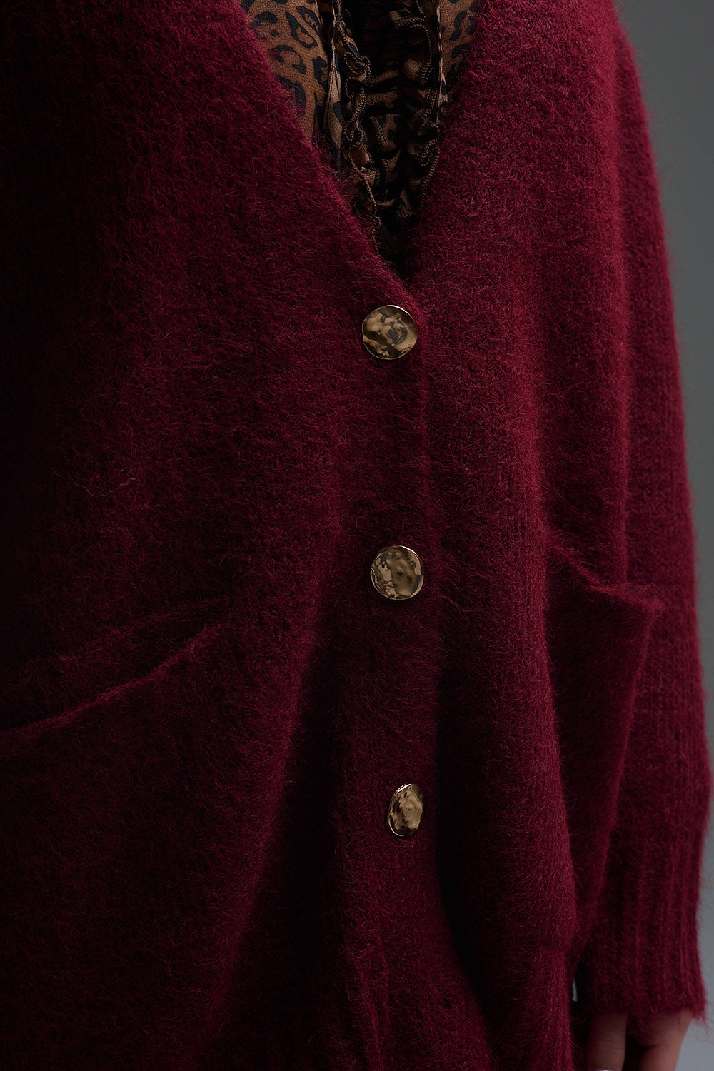 Oversized Cardigan in burgundy with gold buttons and pockets