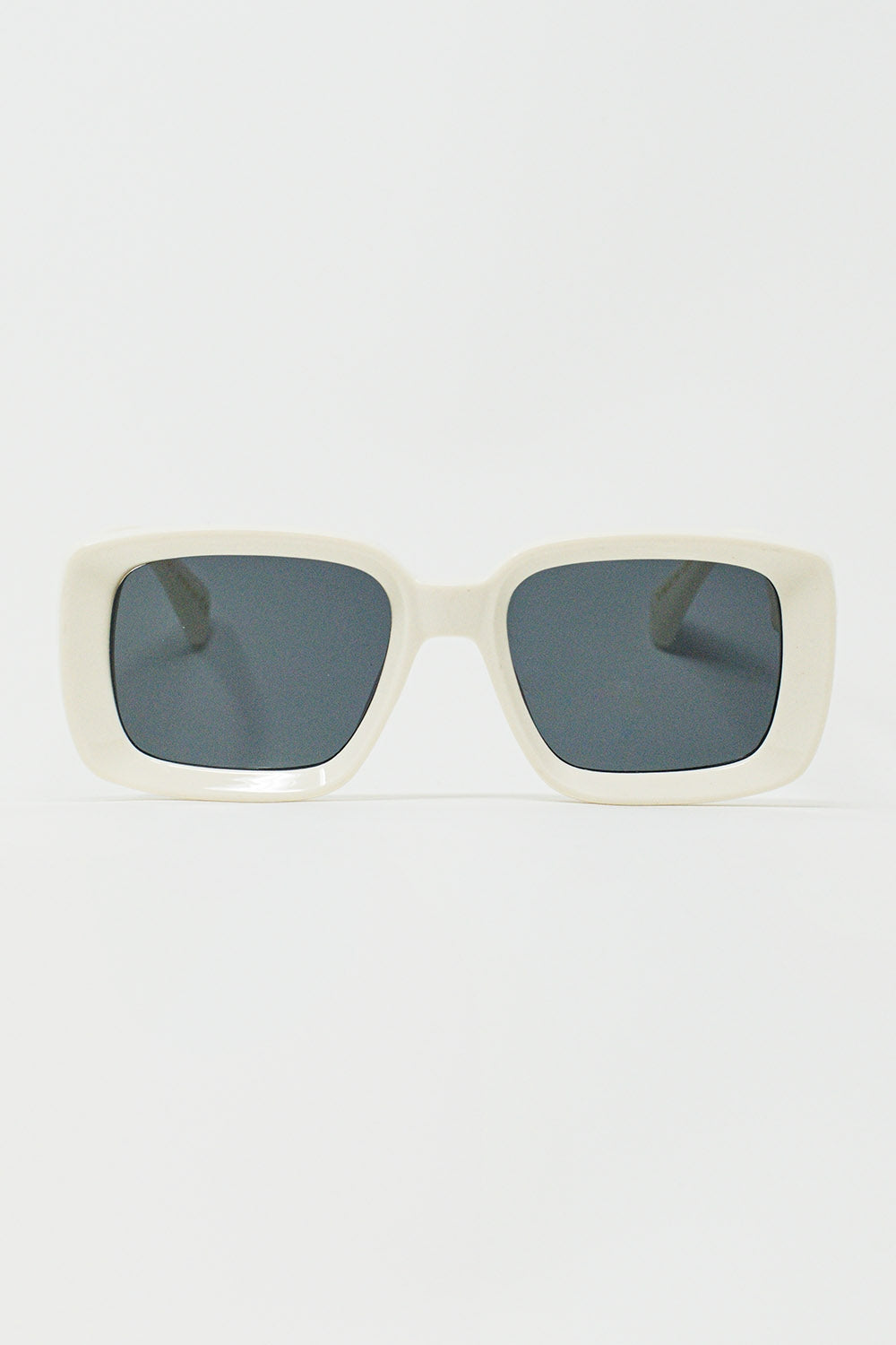 Q2 Oversized Rectangular Sunglasses With Wide Frame in White