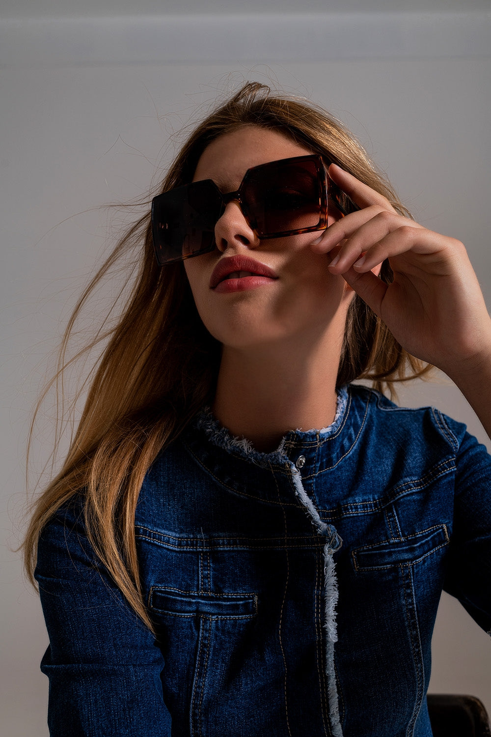 Óculos de sol quadrados grandes em castanho