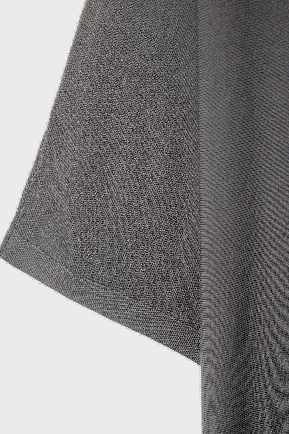 Camisola oversized preta com mangas até ao cotovelo