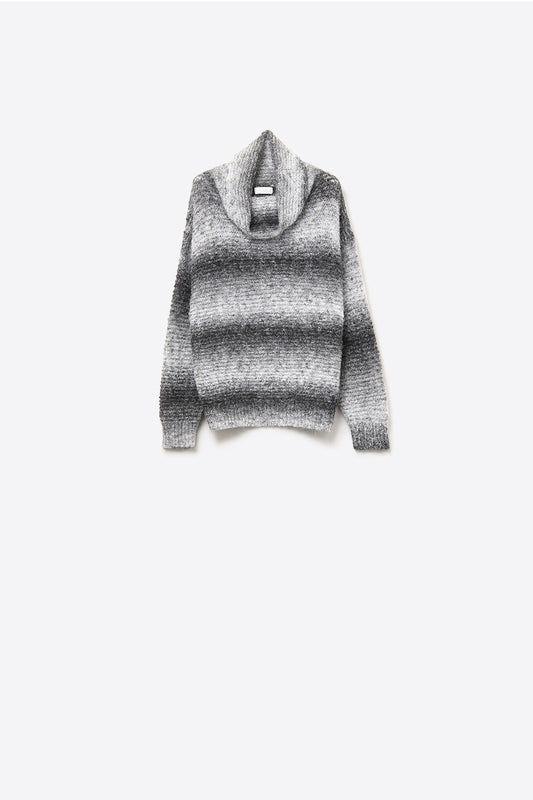 Q2 Oversized Turtleneck Comfy Sweater in Black and White