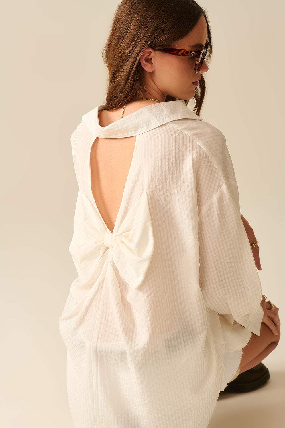 Q2 oversized white shirt with bow in the back