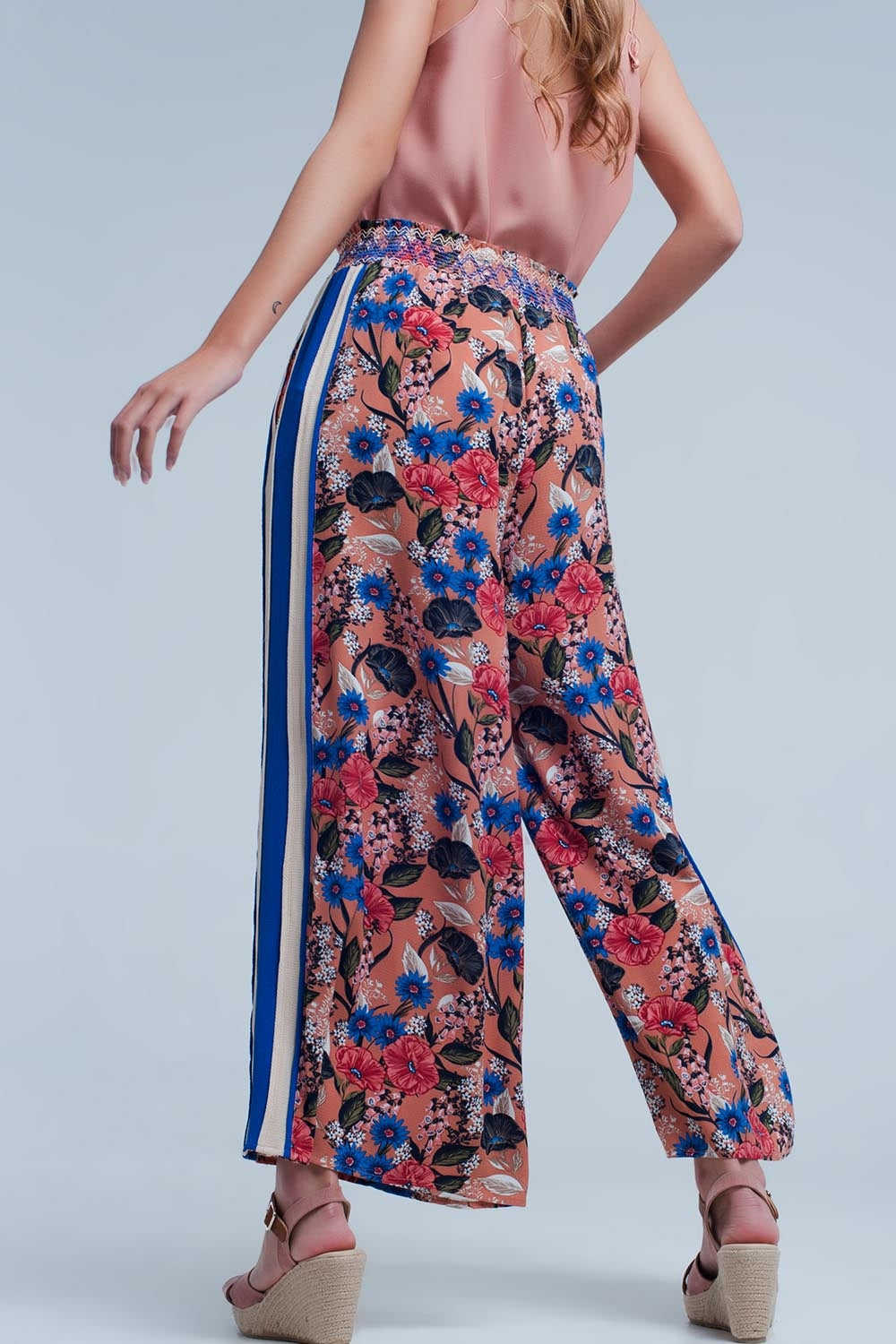 Calça floral rosa com risca lateral