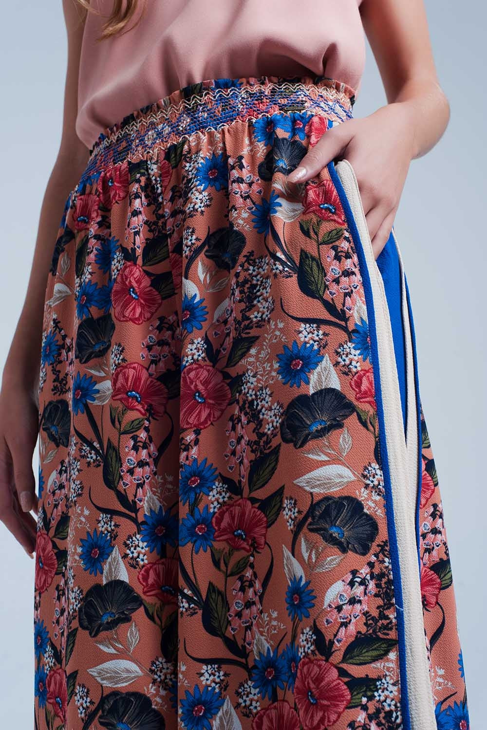 Calça floral rosa com risca lateral