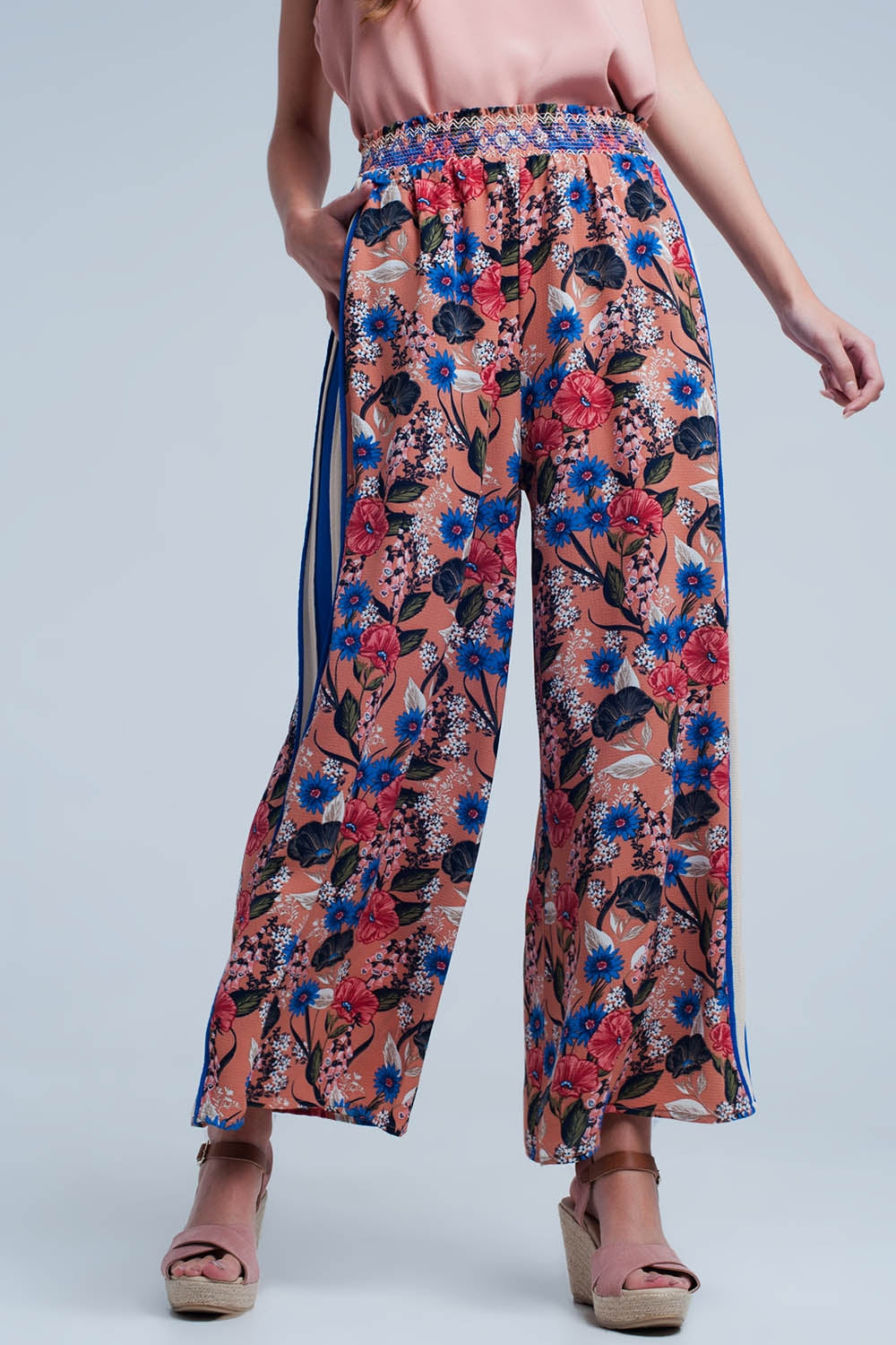 Calça floral rosa com risca lateral