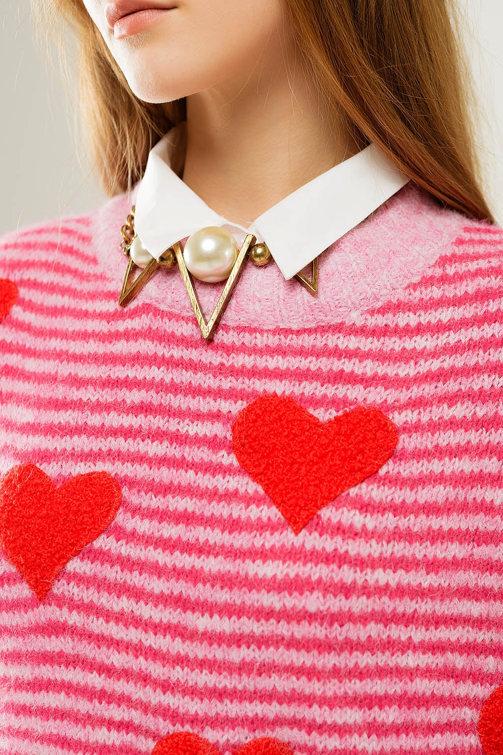 Camisola listrada rosa com corações na cor vermelha