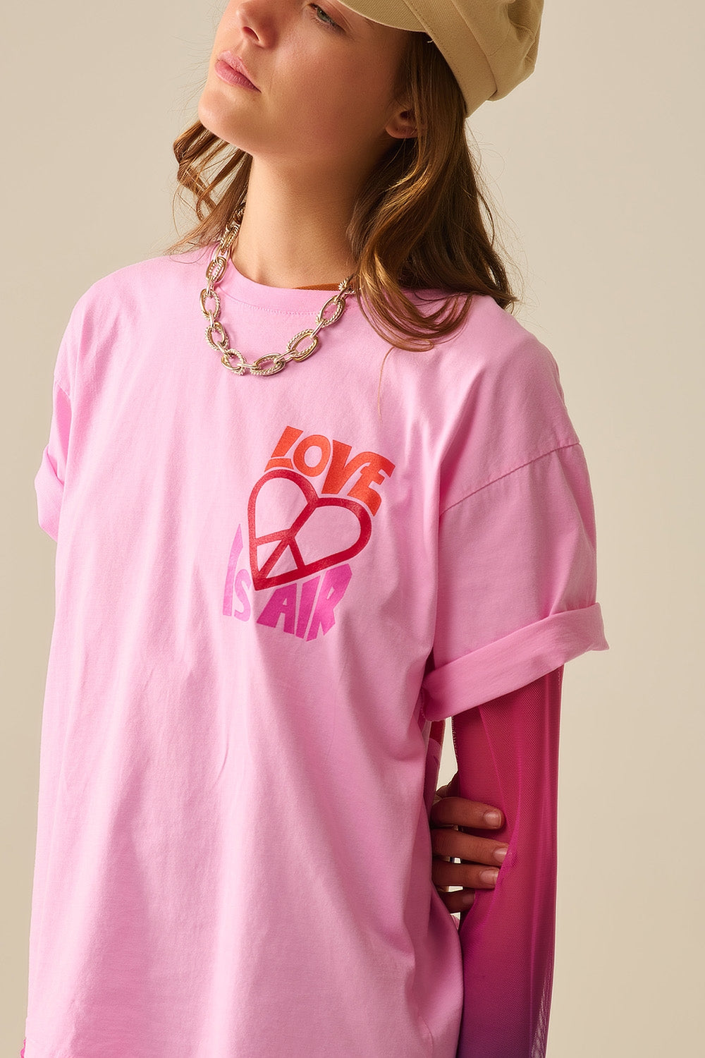 T-shirt rosa com o logótipo Love is Air e Heart with Peace