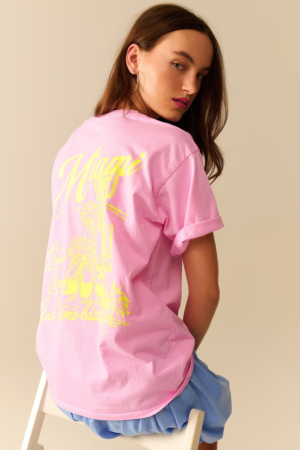 Q2 pink T-shirt with Miami logo print in yellow