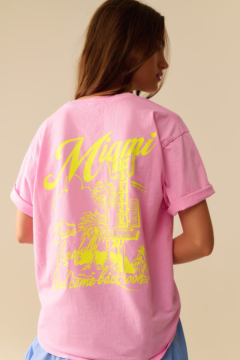 pink T-shirt with Miami logo print in yellow