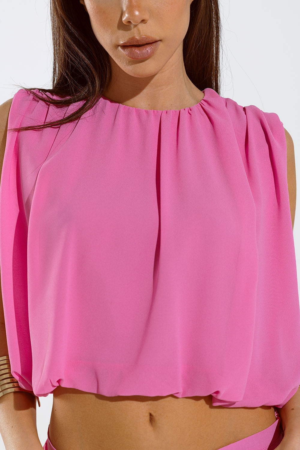 Top rosa com design franzido