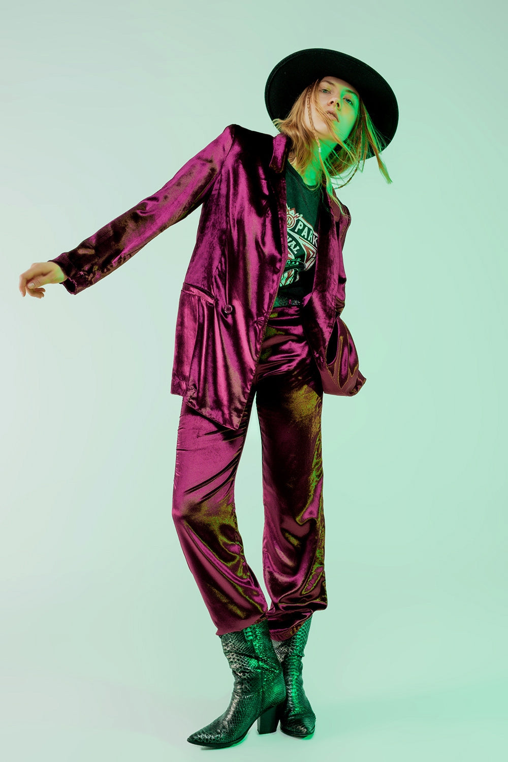 Blazer oversized em veludo roxo