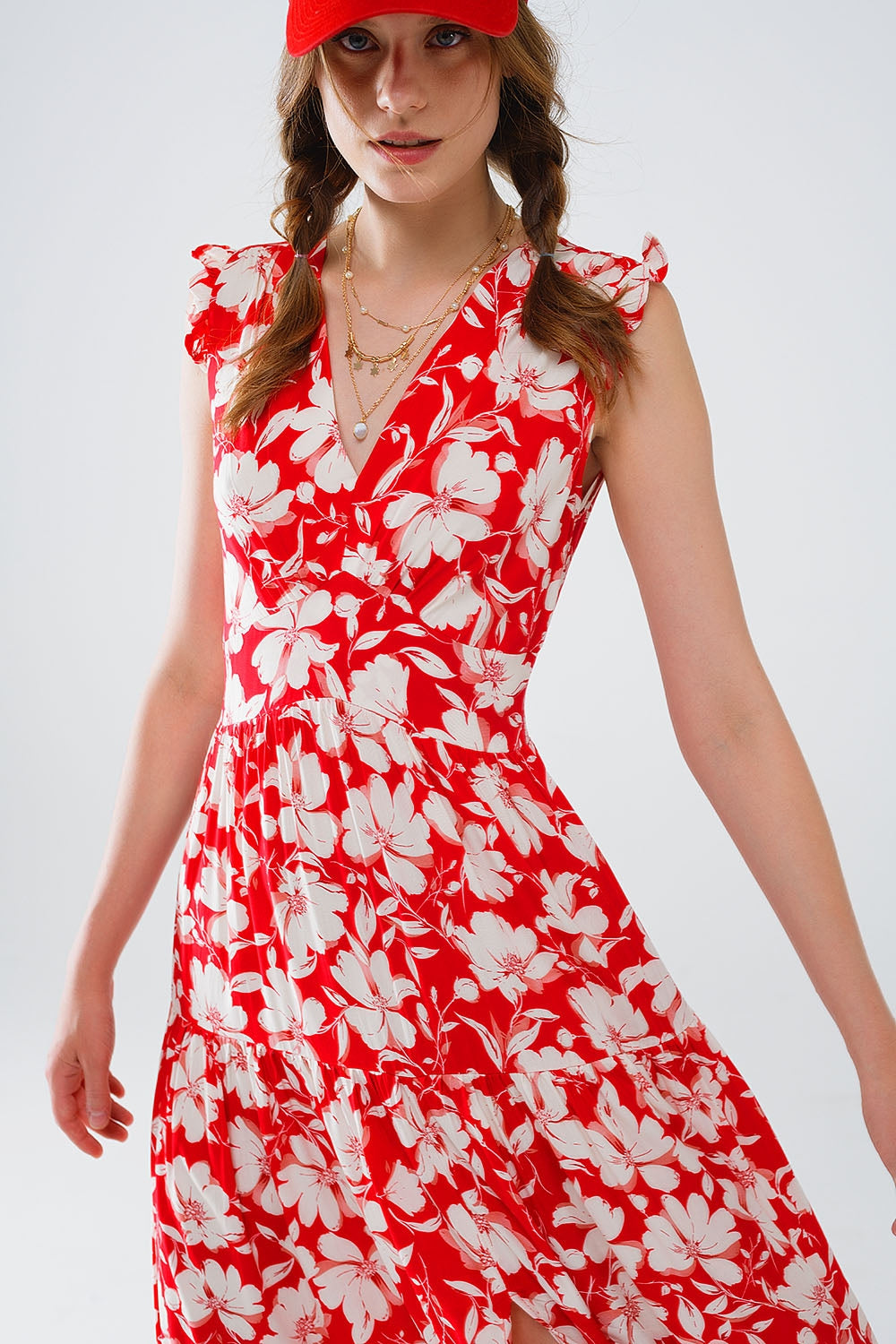 Vestido comprido vermelho com estampado floral e decote em V