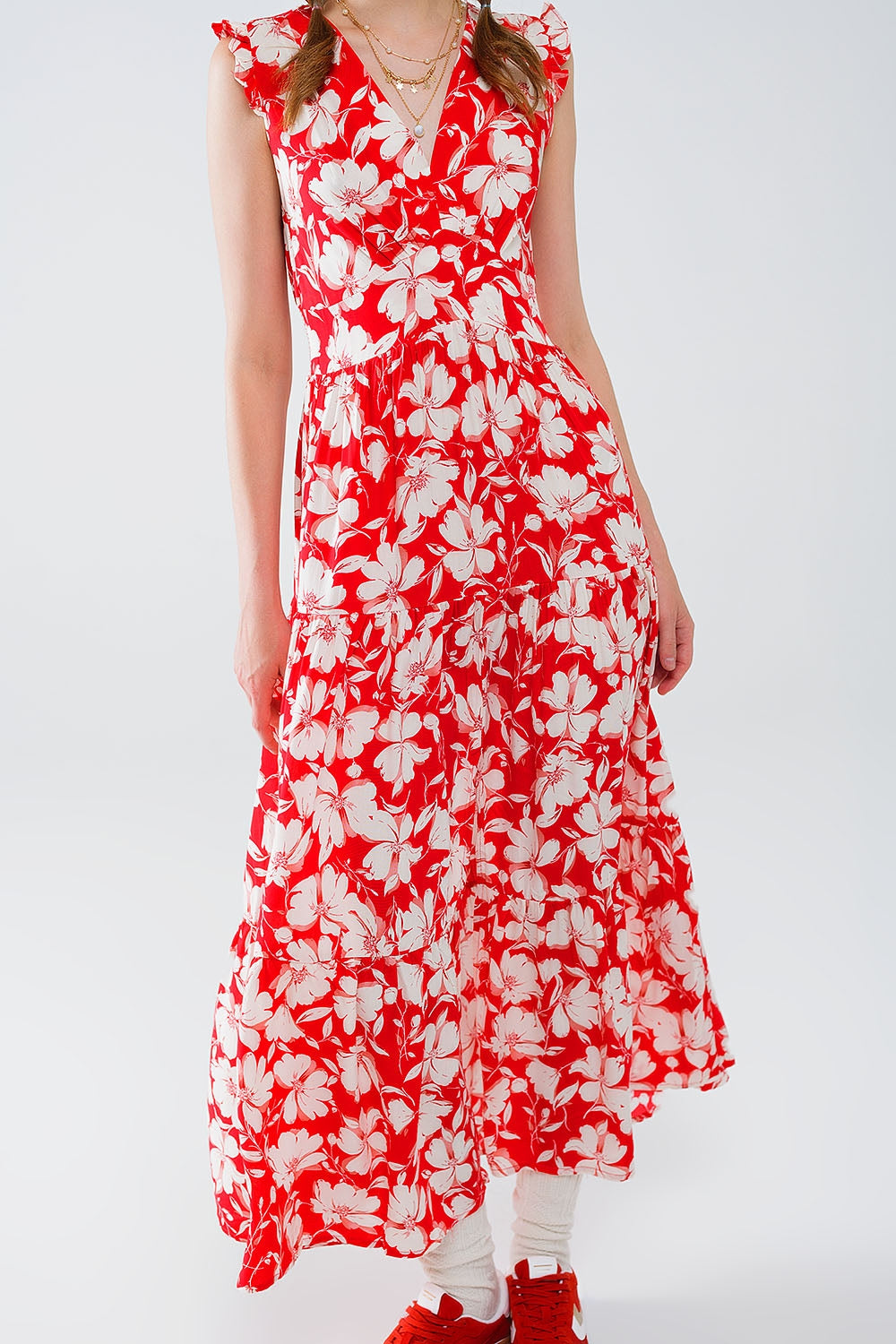 Vestido comprido vermelho com estampado floral e decote em V