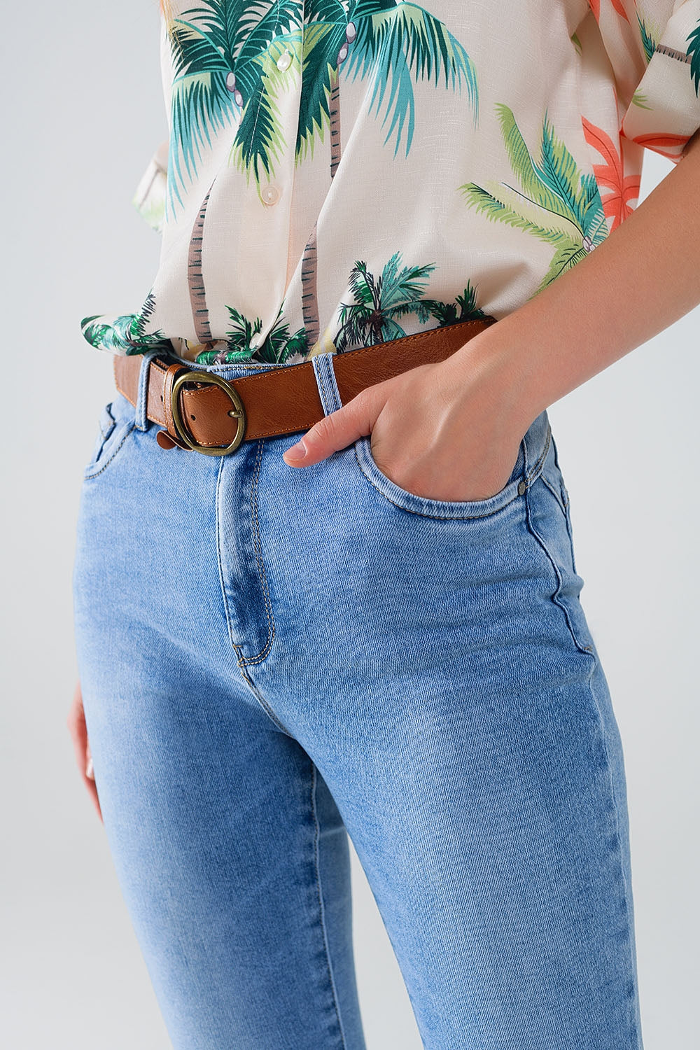 Calças de ganga super skinny de cintura regular com lavagem clara e 5 bolsos