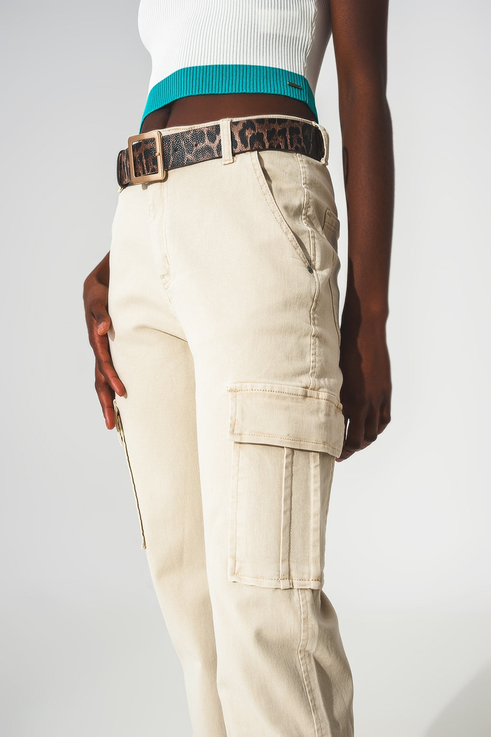 Relaxed cargo pants in beige