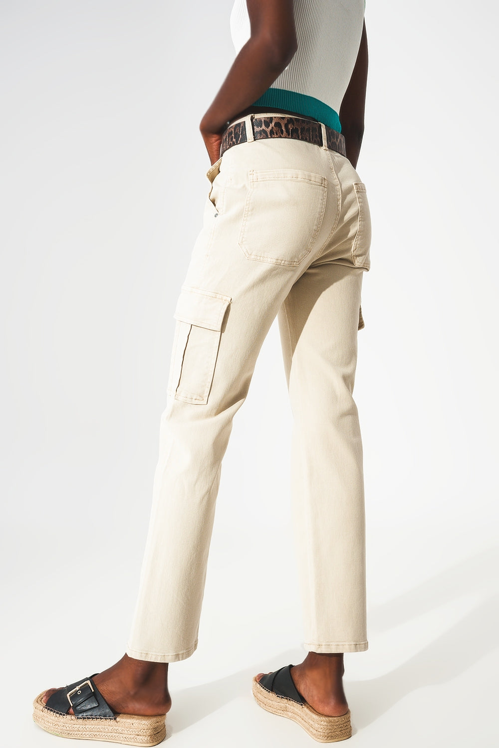 Relaxed cargo pants in beige