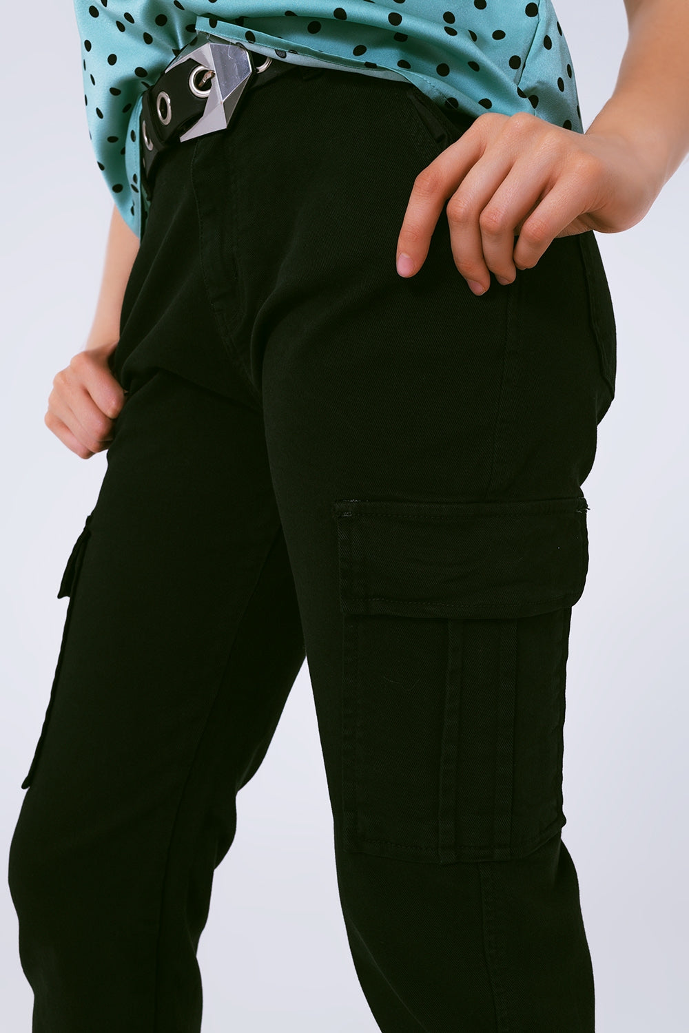 Relaxed cargo pants in black