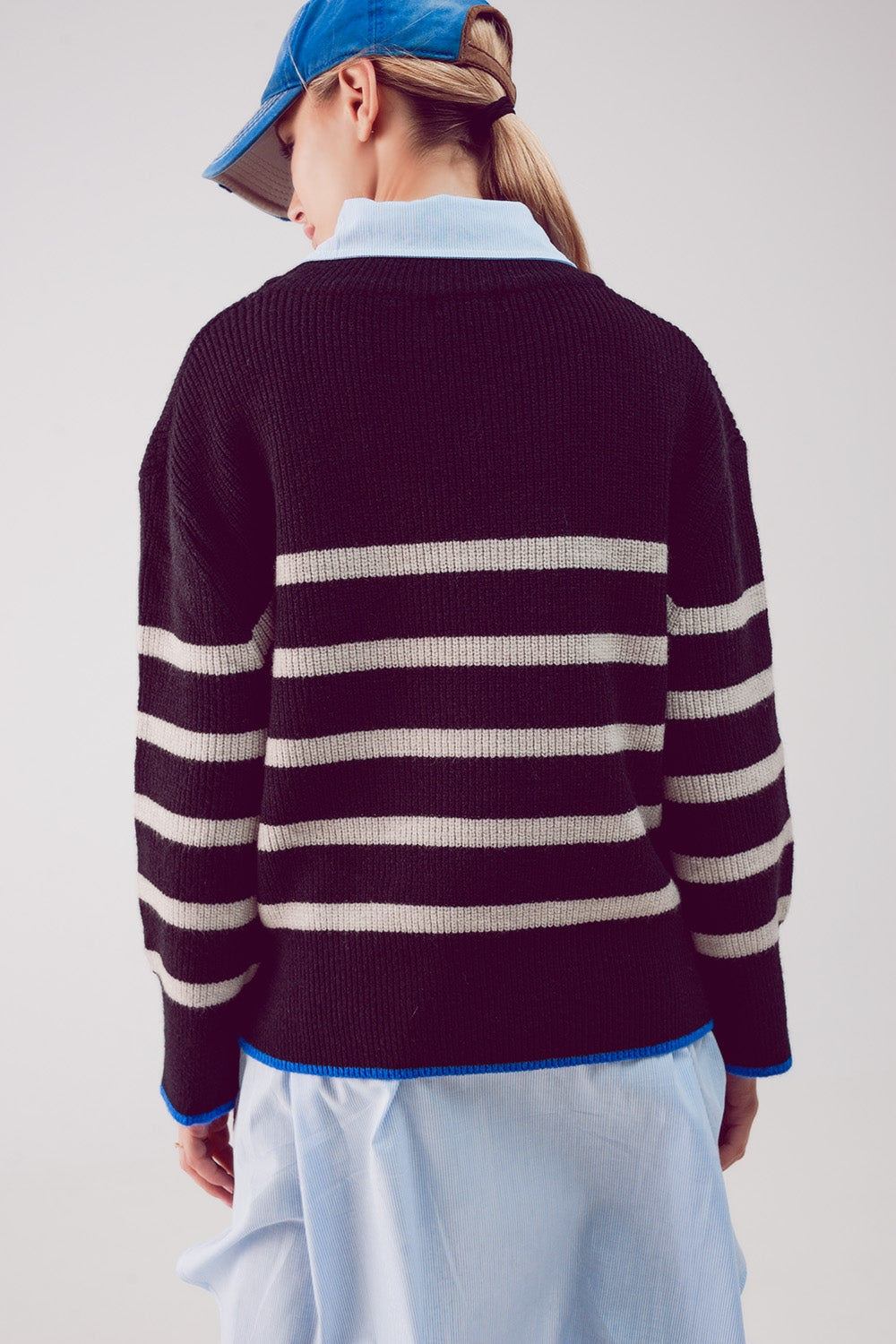 Relaxed jumper in stripe pattern in black
