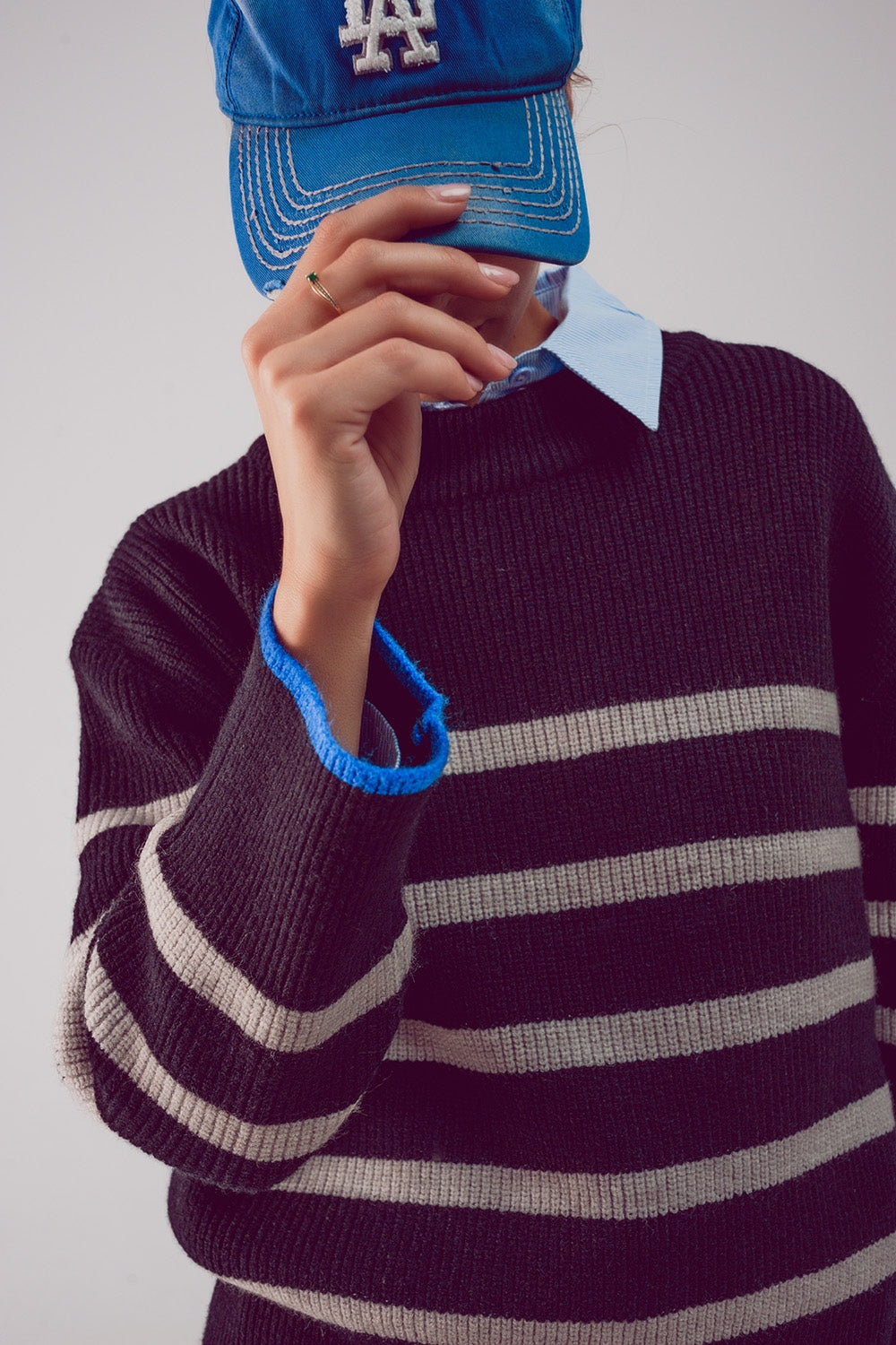 Relaxed jumper in stripe pattern in black