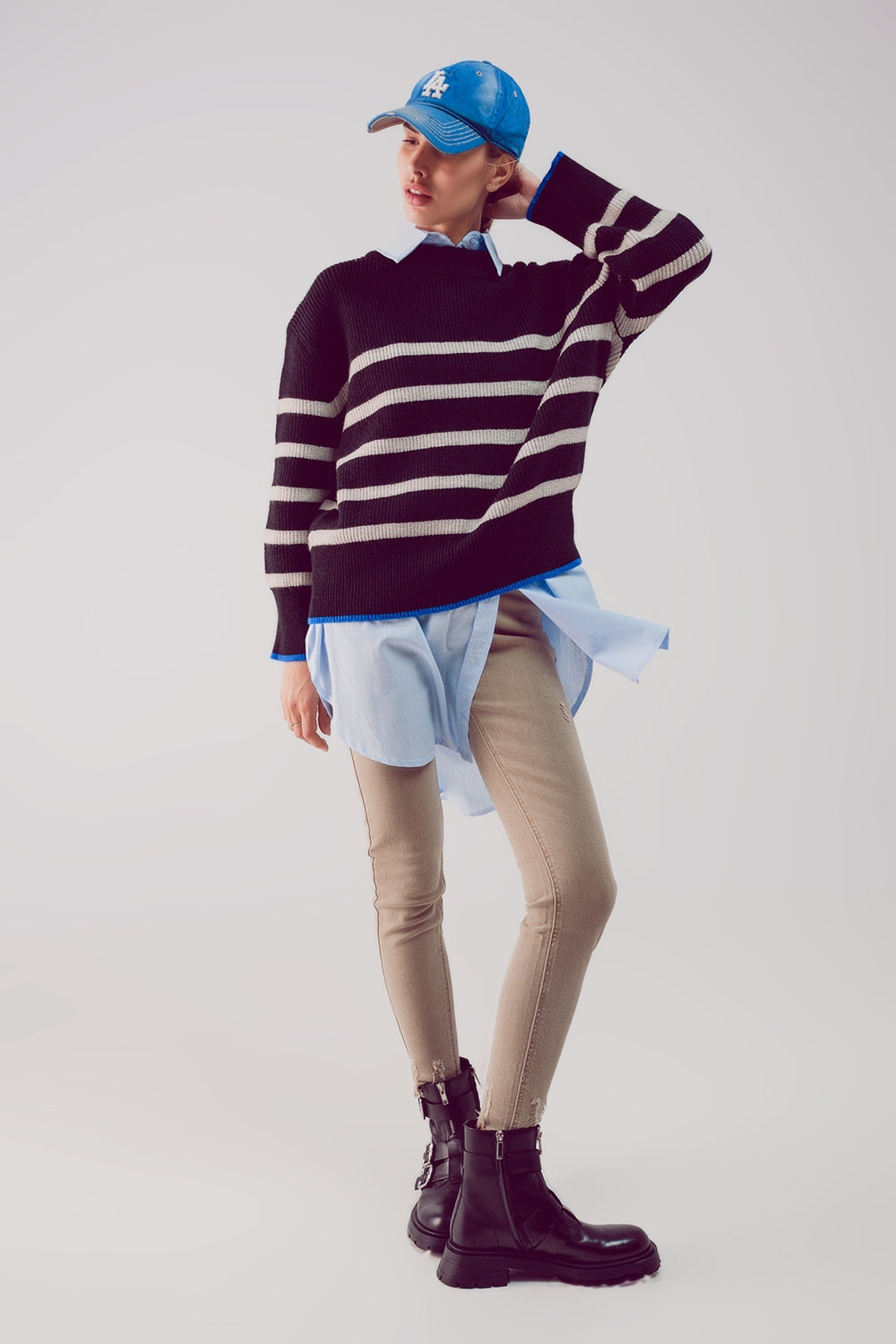 Relaxed jumper in stripe pattern in black