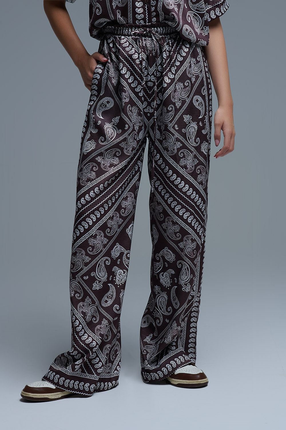 Q2 Relaxed Paisley Print Pants With Adjustable Drawstring in Brown