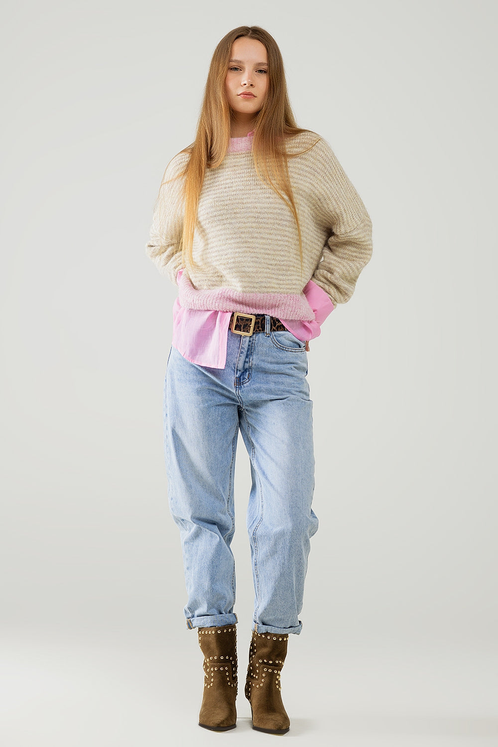 Relaxte gestreepte trui in beige met roze details