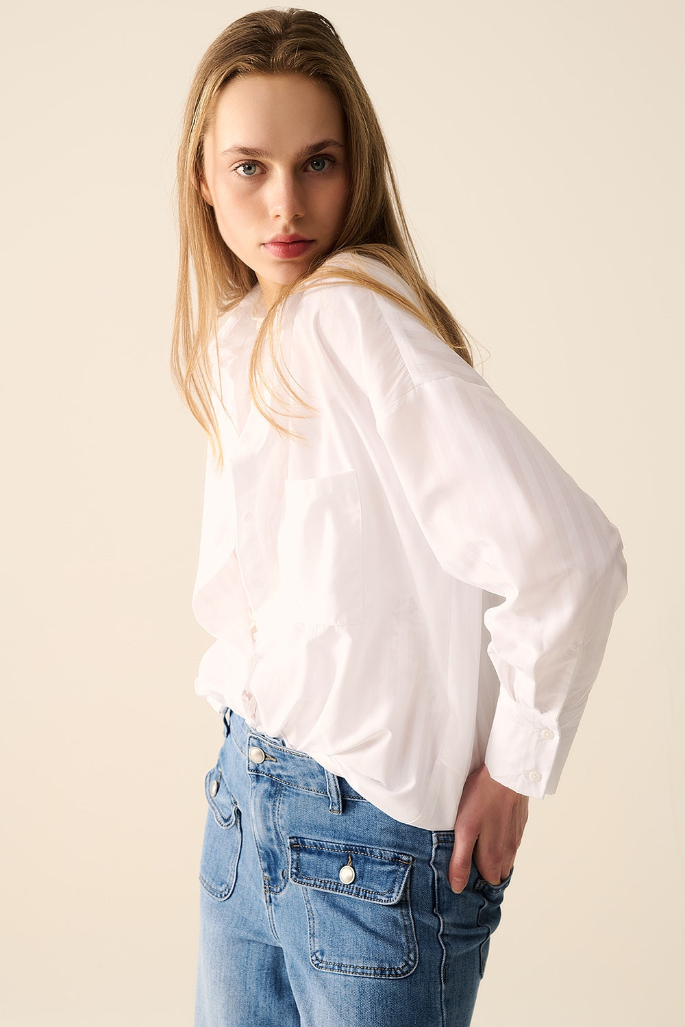 Blusa listrada branca relaxada