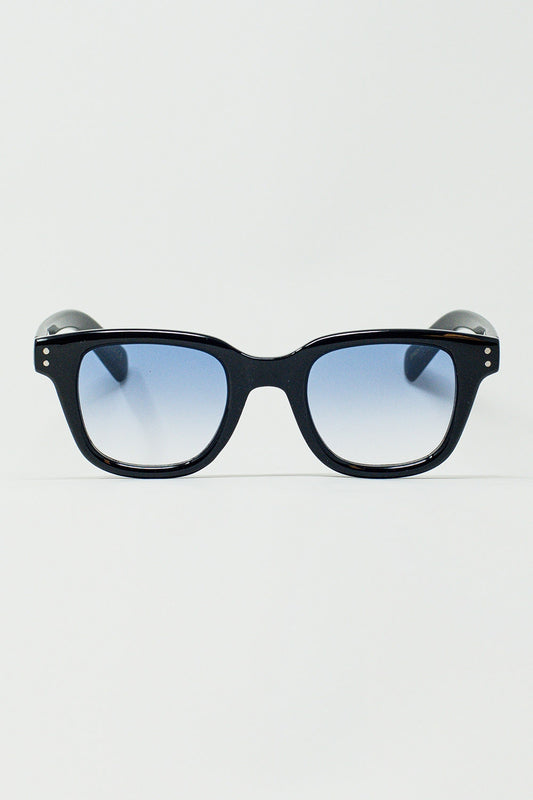Q2 Retro Round Sunglasses With Smoke Blue Lens in Black