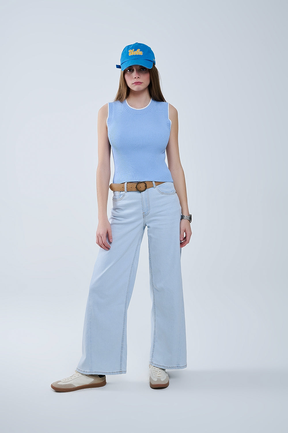 Geribbelde top met kapmouw in blauw met witte rand