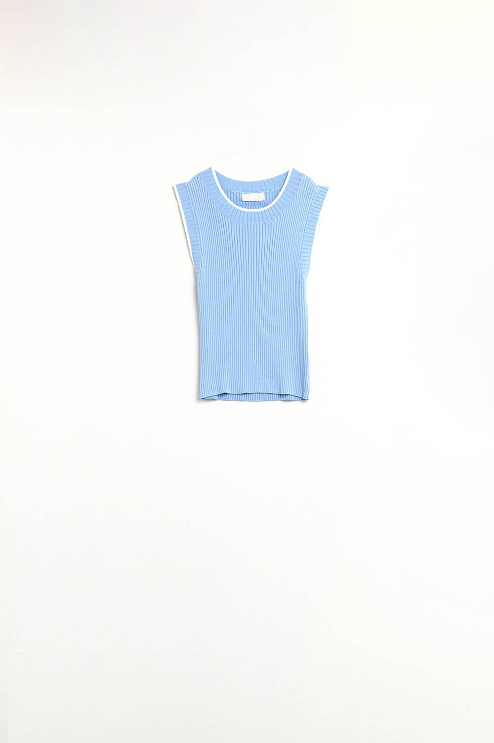 Geribbelde top met kapmouw in blauw met witte rand