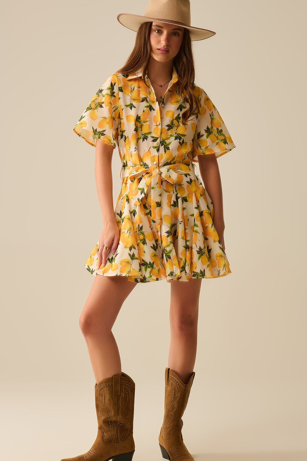 Q2 Romantic dress with waistband and lemon print and short sleeves