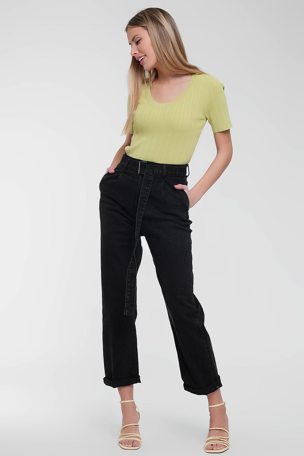 Blusa decote redondo e manga curta em cor verde