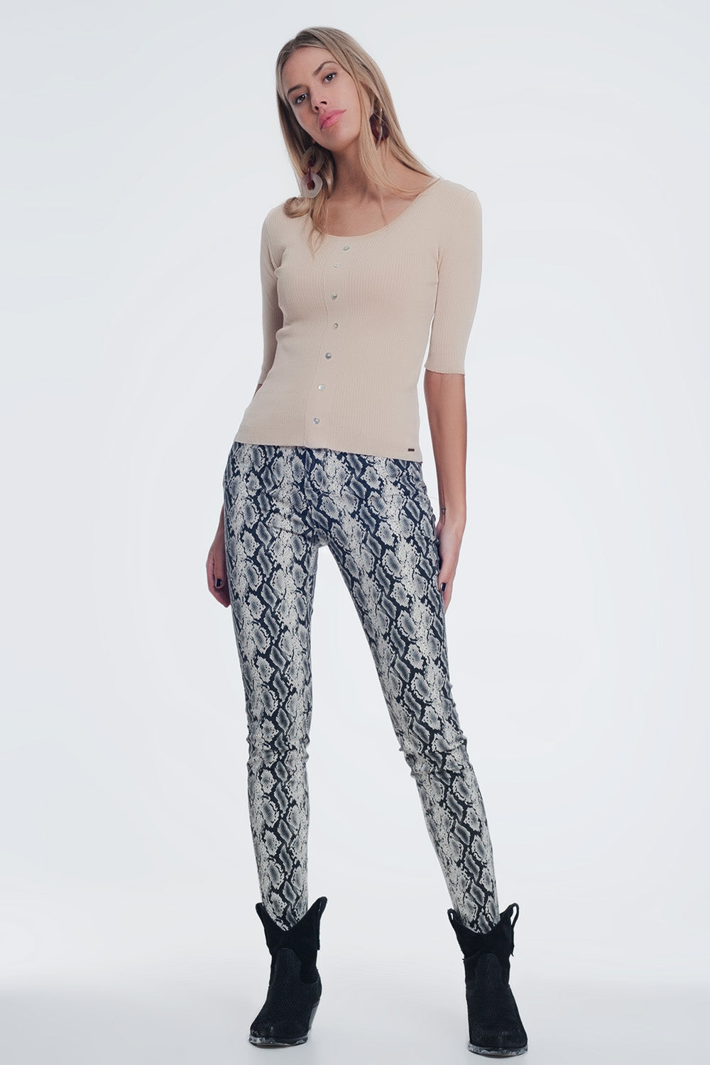 ronde hals trui met knopen in beige