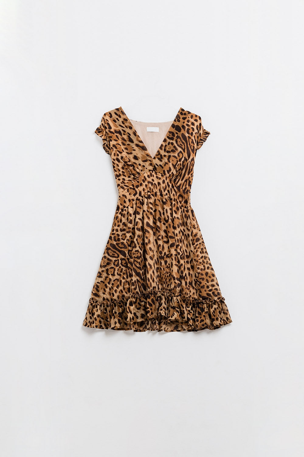 Vestido curto com padrão leopardo e cintura marcada