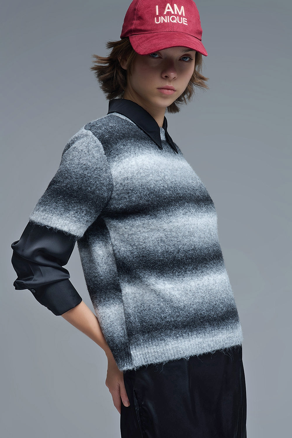 Q2 Short Sleeve Ombré Striped Sweater in Grey
